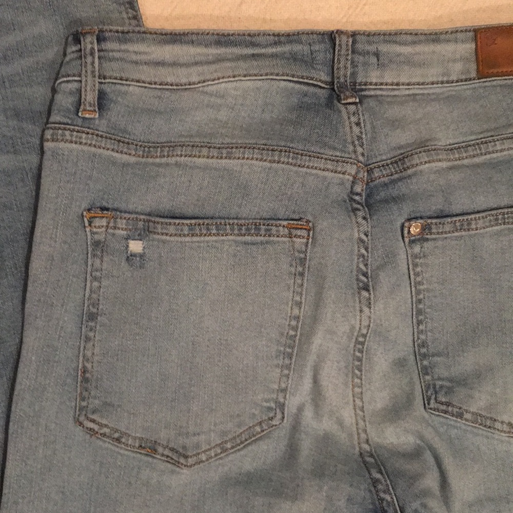 H&M High Rise Distressed Slim Leg 6 - Picture 9 of 12